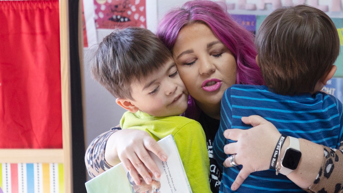 Nauczycielka na urlopie macierzyńskim zachowuje prawo do dodatków i świadczeń socjalnych