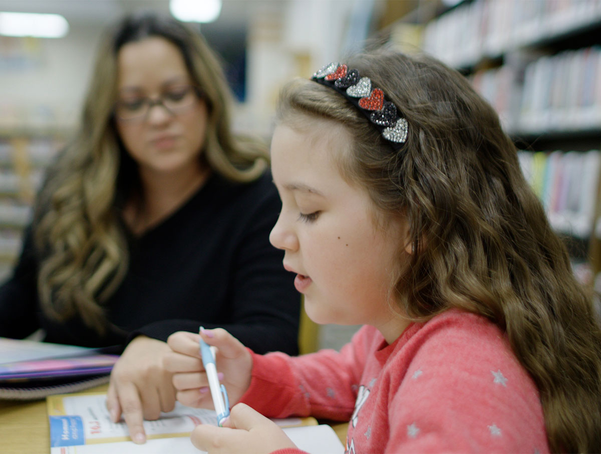 nowoczesne aplikacje i platformy online wspierają samodzielną naukę w domu aplikacje edukacyjne wspierają naukę w domu