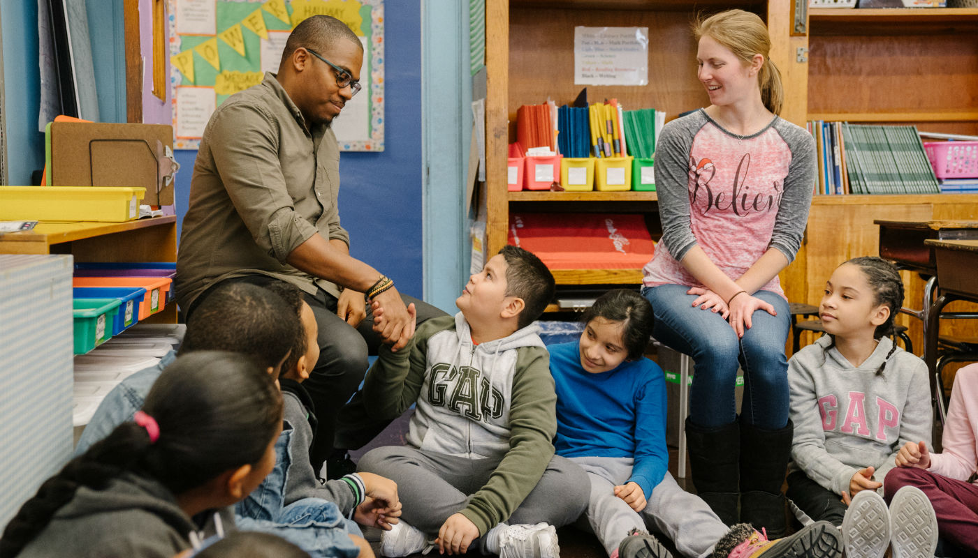 wspólne działanie buduje zaufanie w klasie szkolnej