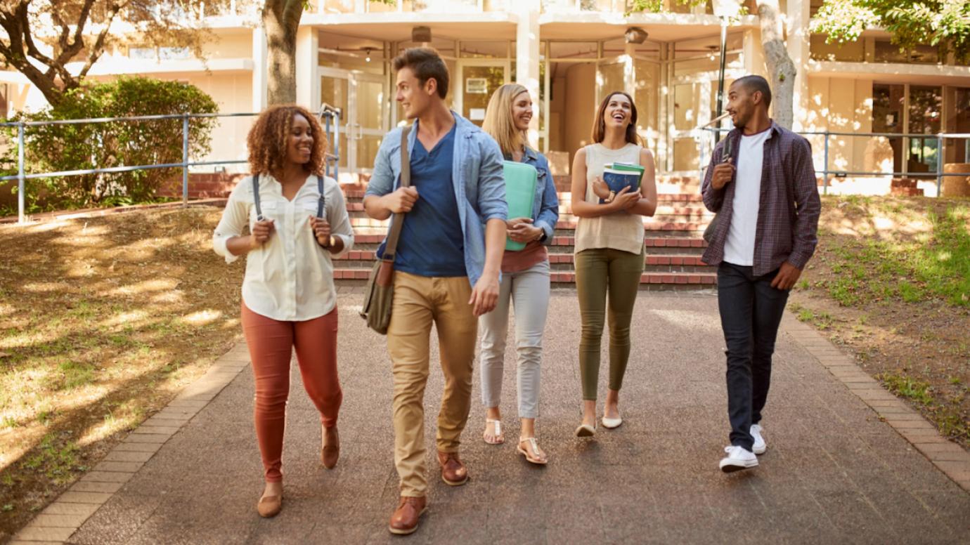 nagroda za projekt unijny w szkole szkoła świętująca nagrodę za najlepszy projekt edukacyjny z UE