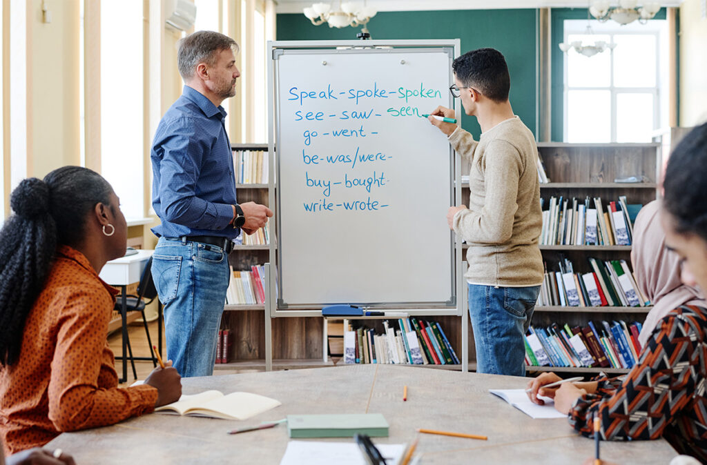 sluchanie dialogow jezykowych w klasie