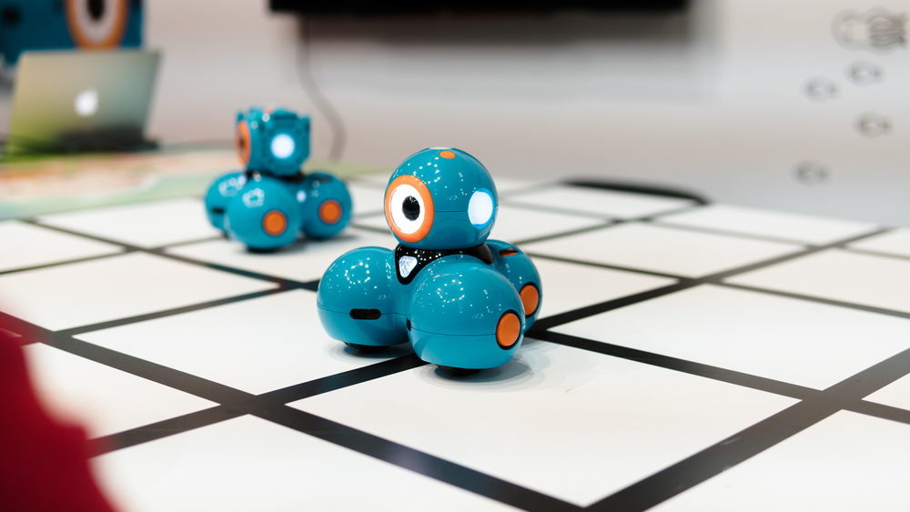 Czujniki najczęściej szkolnej robotyki czujniki ruchu w szkolnym robocie z elementami elektronicznymi
