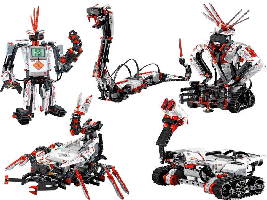Robot LEGO Mindstorms z klocków w czasie pracy nad konstrukcją