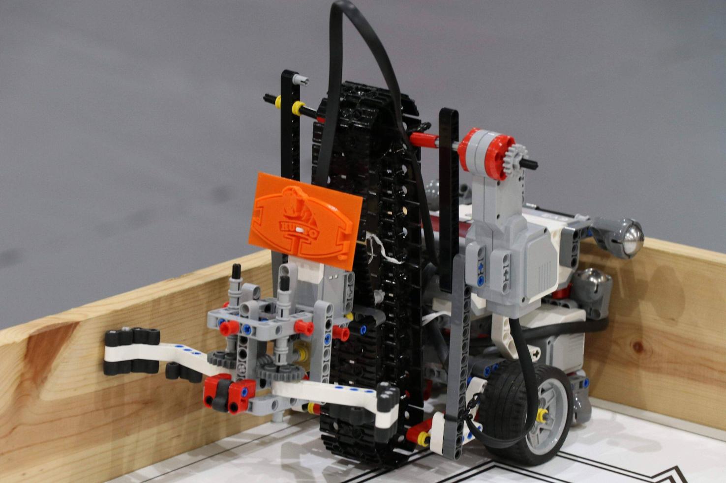 Programowanie robota LEGO Mindstorms do sterowania napędem i odczytu pomiarów