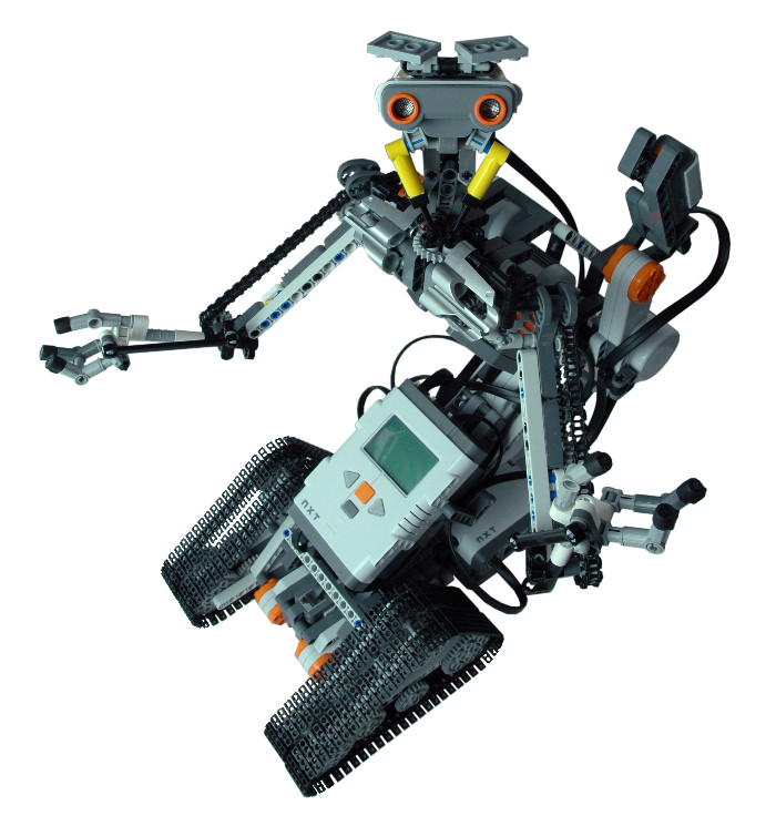 Robot sortujący klocki według kolorów w czasie przejazdu po wyznaczonej trasie