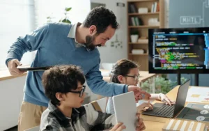 Jak zostać nauczycielem informatyki? Kwalifikacje i przygotowanie pedagogiczne